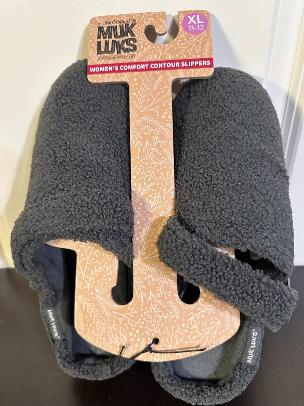 MUK LUKS Women's Comfort Slippers in a women's size XL (11